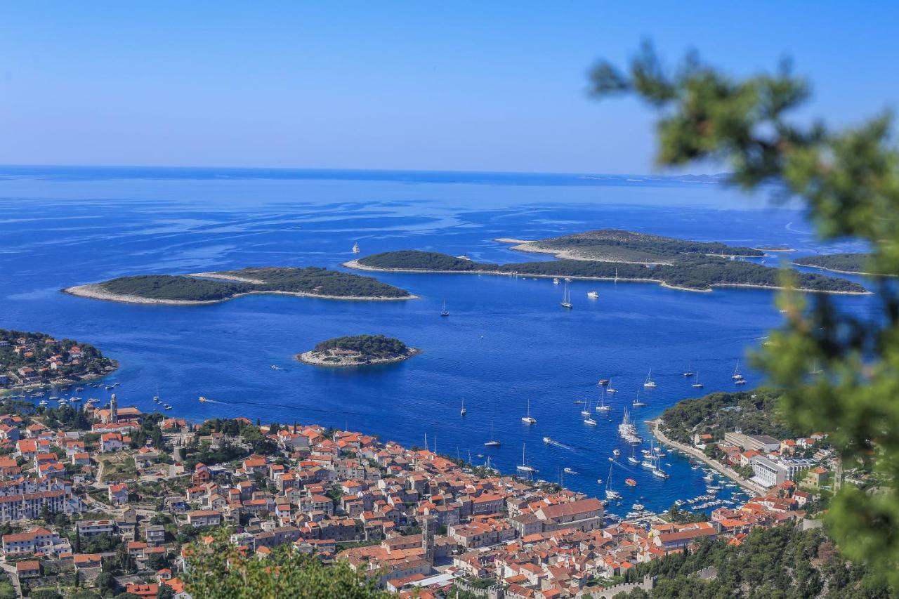 Marina Pavic 02 Hvar Town